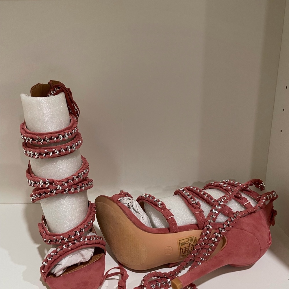 Heels - Picture 3 of 3